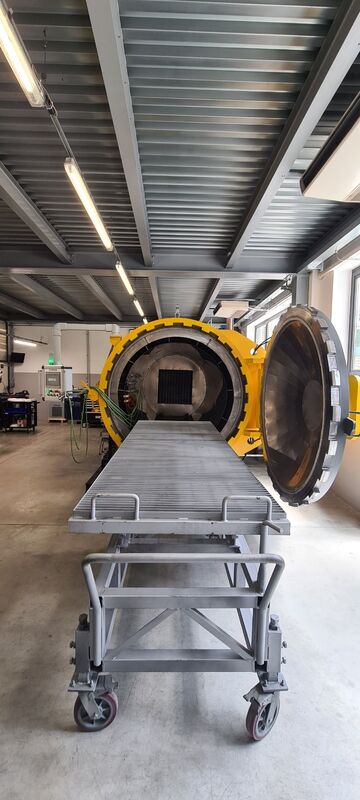 Composite Autoclave for Aerospace with Precise Temperature Control and High-Pressure Vessel for Consistent Curing
